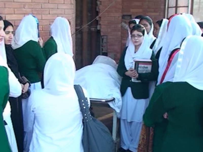 فوت شدہ اور زندہ بچیوں کے ورثا تبدیل کردیئے، ہسپتال میں کہرام مچ گیا