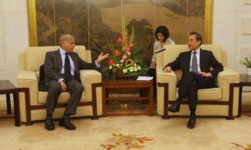 وزیراعلیٰ پنجاب سے چین کے وزیر خارجہ کی ملاقات, سی پیک منصوبوں اورخطے کی صورتحال پر تبادلہ خیال