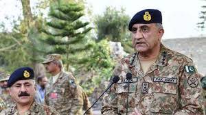آرمی چیف قمرجاوید باجوہ نے لائن آف کنٹرول پر جوانوں کیساتھ نمازعید ادا کی 