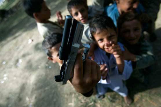 پشاور: عید کے موقع پر لاکھوں کی تعداد میں کھلونا بندوقیں فروخت کی گئی