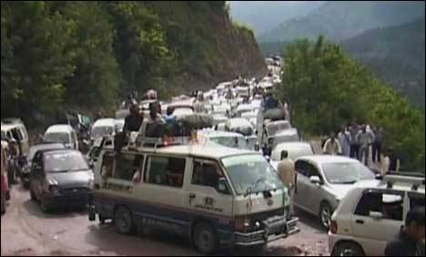 وادی ناران ، کاغان میں سیاحوں کا رش،تقریباً 7 لاکھ افراد پہنچ چکے