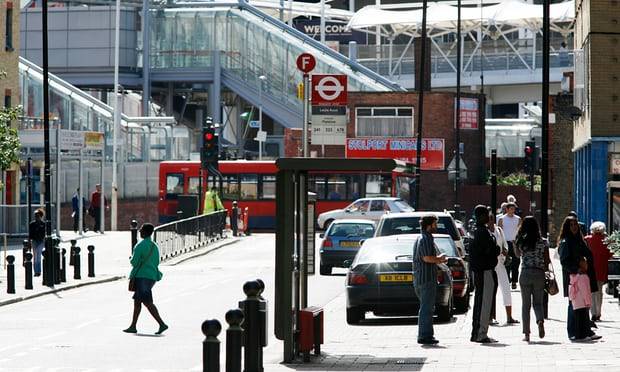 مشرقی لندن میں دو مسلمان افراد پر تیزاب پھینک دیا گیا