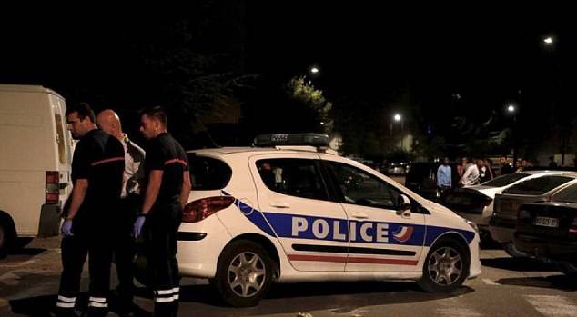 فرانس: مسجد کے باہر فائرنگ، آٹھ افراد زخمی