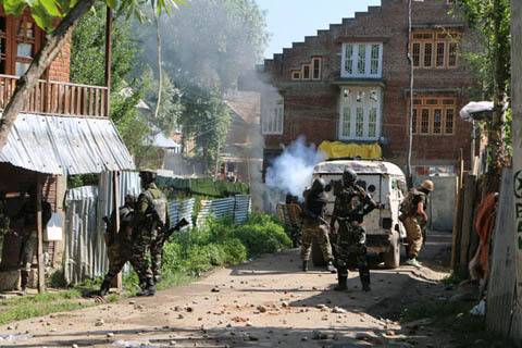 مقبوضہ کشمیر: بھارتی فوج کی بربریت جاری، فائرنگ سے مزید 2 نوجوان شہید