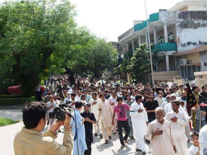 کراچی میں وی وی آئی پی موومنٹ کیخلاف انوکھا احتجاج