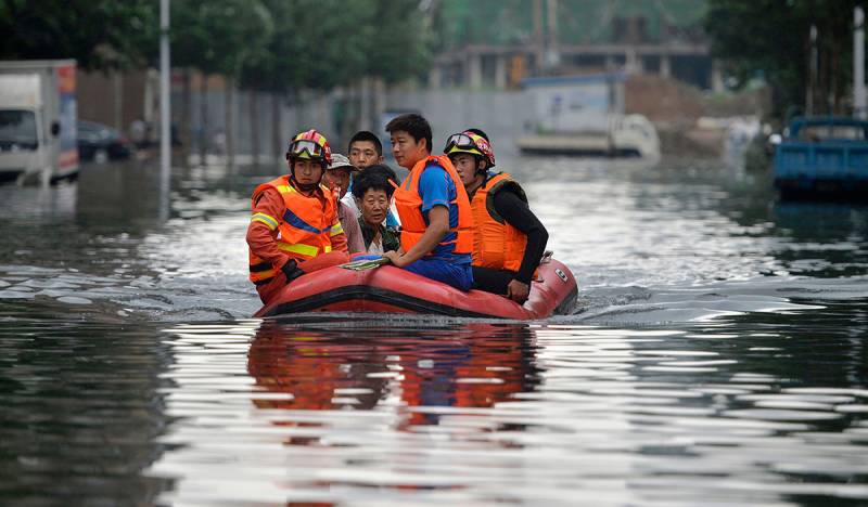 چین میں شدید بارشوں کے نتیجے میں سیلابی صورتحال پیدا ہوگئی 