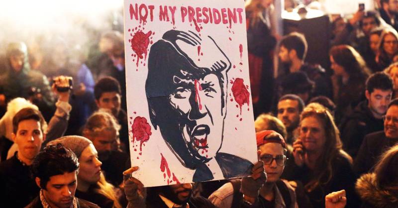 صدر ڈونلڈ ٹرمپ کے مواخذے کے لئے مختلف شہروں میں ہزاروں افراد سڑکوں پر نکل آئے 