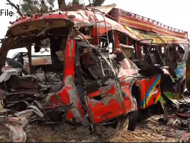 حیدر آباد: کراچی جانے والی بس کو حادثہ، 7 افراد جاں بحق