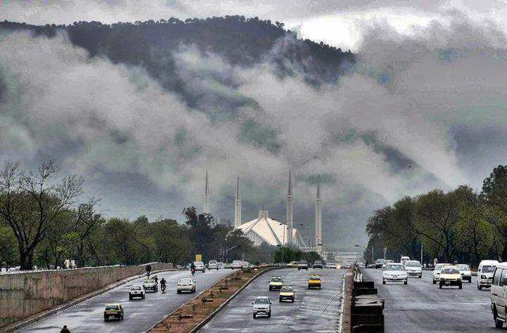 جڑواں شہروں میں تیزہواؤں کے ساتھ بارش،موسم خوشگوار