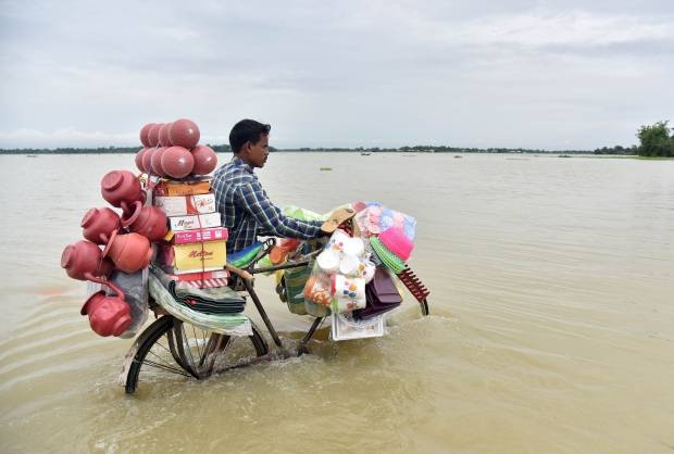 بھارت میں طوفانی بارشوں سے 20 افراد ہلاک، ہزاروں بے گھر