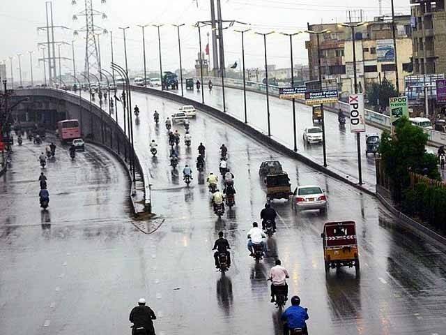مون سون نے رنگ جمادیا، لاہورسمیت پنجاب کے بیشترشہروں میں بادل جم کربرسے