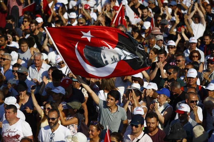 ترکی   میں  حزبِ اختلاف   کے لیڈر   کاانقرہ میں بڑا جلسہ
