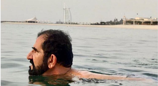 دبئی:بڑھتادرجہ حرارت،امیردبئی سمندرمیں نہانے پہنچ گئے