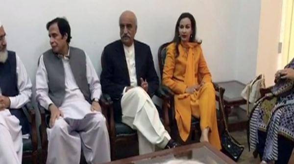 اپوزیشن کا پیر کو سینیٹ میں وزیراعظم کے استعفیٰ کی قرارداد منظور کرانے پر اتفاق