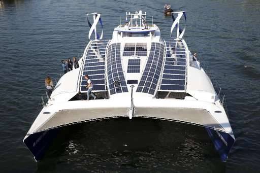 توانائی خود پیدا کرنے والی کشتی دنیا کے سفر پر روانہ