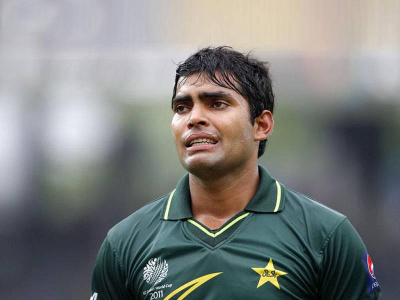 نمائشی میچ میں عمر اکمل خاتون کرکٹر سے آؤٹ ہو گئے 
