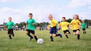 فٹ بال کھیلنے سے بچوں کی ہڈیاں مضبوط و توانارہتی ہیں