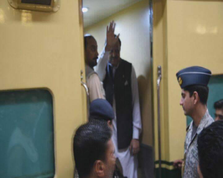 صدر کی ٹرین سفر کے ذریعے سادگی مہم 2کروڑ روپے میں پڑی