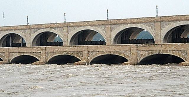 دریا ئے سندھ میں پانی کی سطح تیزی سے بلند، گڈو بیراج کے مقام پر نچلے درجے کے سیلاب کا امکان