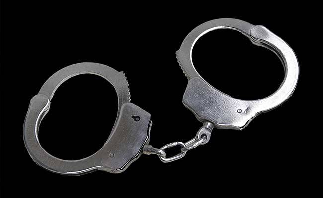 لاڑکانہ پولیس کی مختلف علاقوں میں جرائم پیشہ افراد کے خلاف کارروائی، 13 ملزمان گرفتار