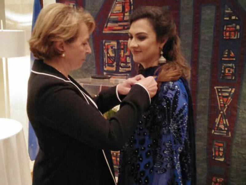 فرانسیسی صدر نے ماروی میمن کو خصوصی ایوارڈ سے نواز دیا 