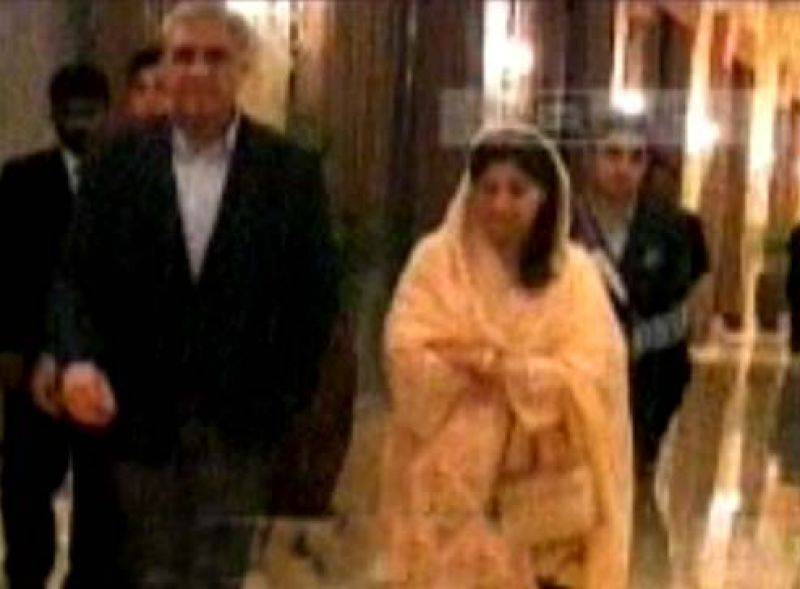 آرمی چیف بغیر پروٹوکول کے فیملی کے ہمراہ مقامی ہوٹل میں کھانا کھانے کیلئے پہنچ گئے 