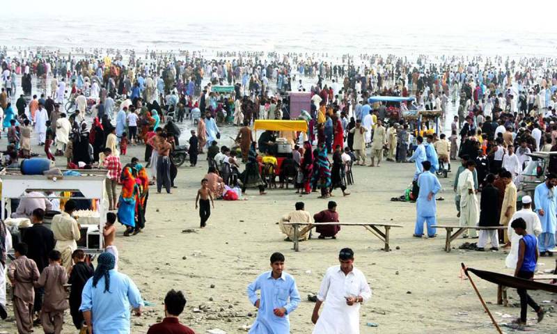کراچی،ساحل سمندر پر بنے ہوٹلز سمندری آلودگی کا سبب بننے لگے