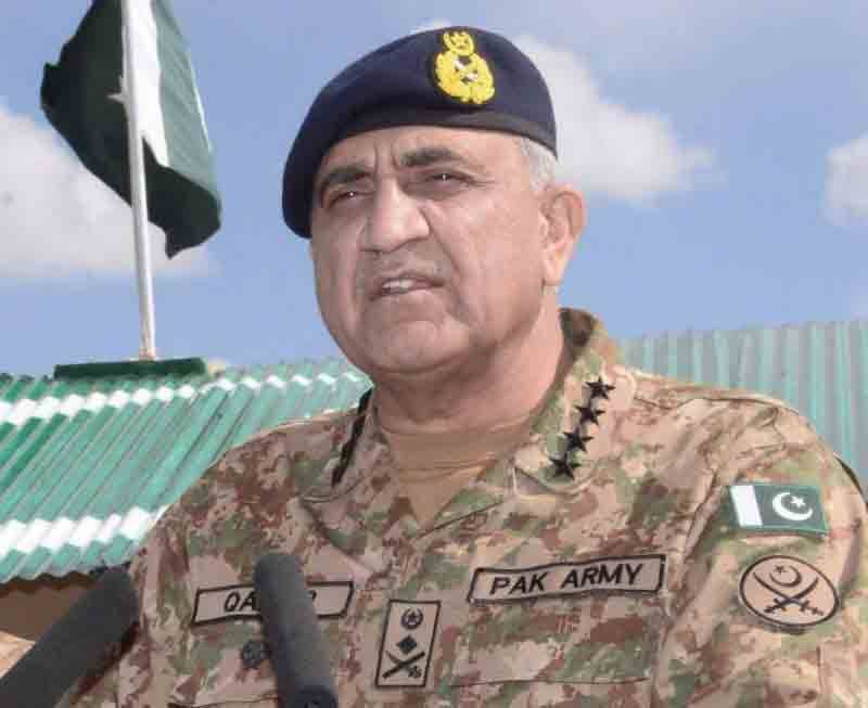 عوام مشکوک نقل و حرکت سے سیکورٹی اداروں کو فوری طور پر آگاہ کریں, آرمی چیف 