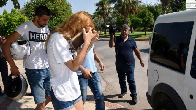 ترکی: مخصوص 'لوگو' کی ٹی شرٹ پہننے پر درجنوں افراد گرفتار