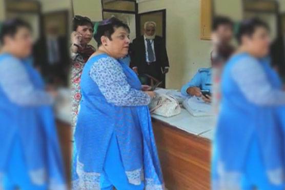شیریں مزاری کو بغیر سیکیورٹی پاس سپریم کورٹ میں داخلے کی اجازت نہ ملی