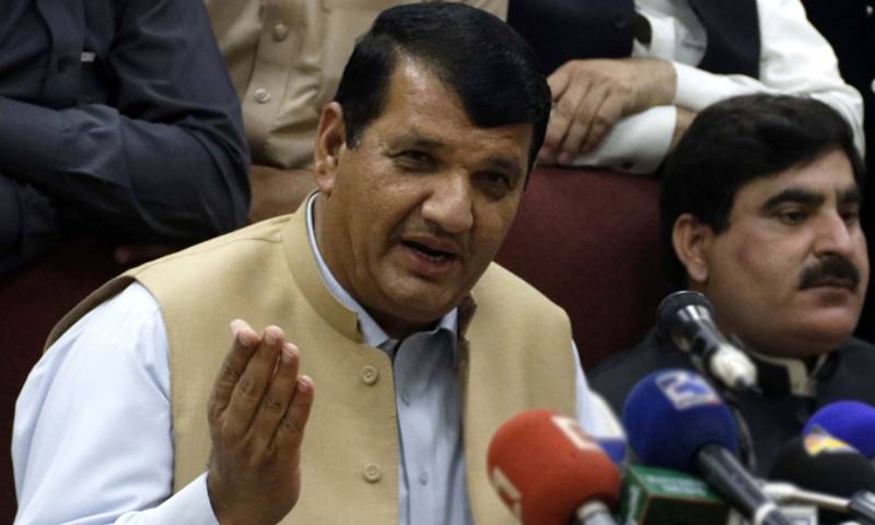 عائشہ گلالئی سے کوئی ملاقات نہیں کی صرف فون پر بات ہوئی، امیر مقام