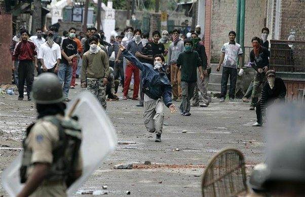 بھارتی مظالم کیخلاف مقبوضہ کشمیر میں ہڑتال، سکول و کالجز بند