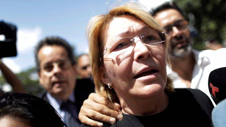 اٹارنی جنرل کو بھی فارغ کر دیا گیا