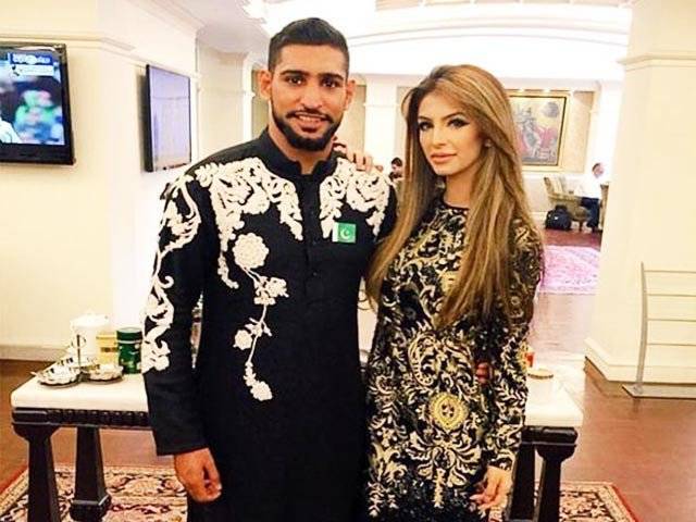 طلاق کے بعد فریال مخدوم کی پہلی سیلفی نے عامر خان کی عقل ٹھکانےلگا دی