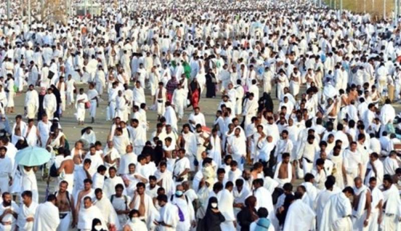 عراقی عازمین حج کا 1175 افراد پر مشتمل پہلا قافلہ بری راستے سے سعودی عرب داخل