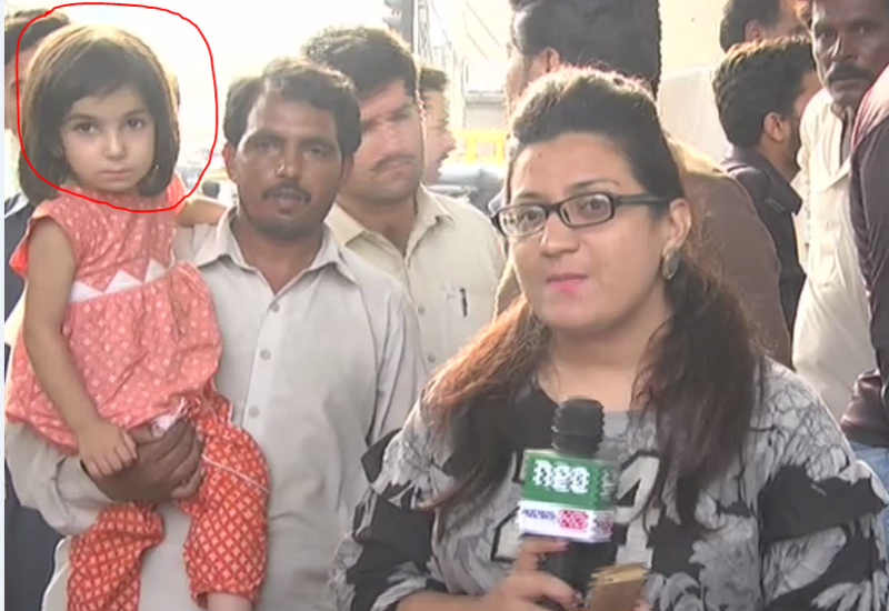 ن لیگی ریلی کی بھیڑ میں معصوم بچی لائبہ والدین سے بچھڑ گئی 