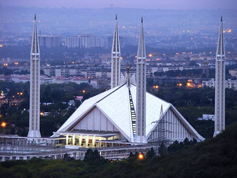 امام فیصل مسجد کو سیاسی معاملات پر بات کرنے سے روک دیا گیا