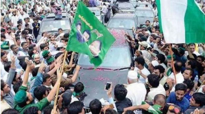 میاں نوازشریف کے قافلے نے پنجاب ہاؤس سے فیض آباد تک کا 8 کلومیٹر کا سفر 6 گھنٹے میں طے کیا