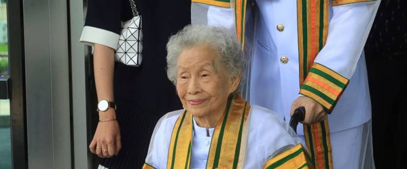 تھائی لینڈ کی 91 سالہ خاتون نے بیچلرز ڈگری حاصل کرلی