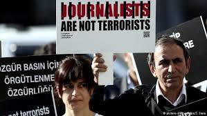 ترکی میں 35 صحافیوں اور تجزیہ کاروں کی گرفتاری کے احکامات جاری