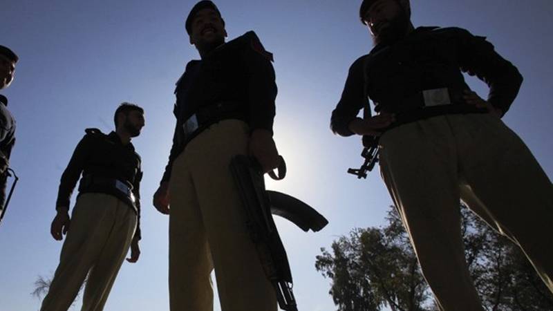 لاہور: نواز شریف کیلئے لگائے جانیوالے اسٹیج کے قریب سے 3 مشکوک شخص گرفتار