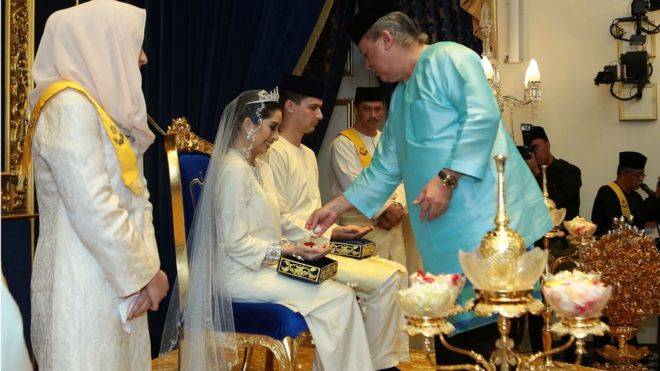 ملائشین شہزادی کی عام فٹبالر سے شادی
