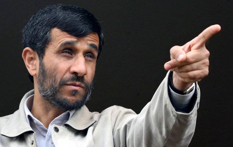  احمدی نژاد نے خامنہ ای کو شدید تنقید کا نشانہ بنا ڈالا،شاہ ایران سے تشبیہ دے دی