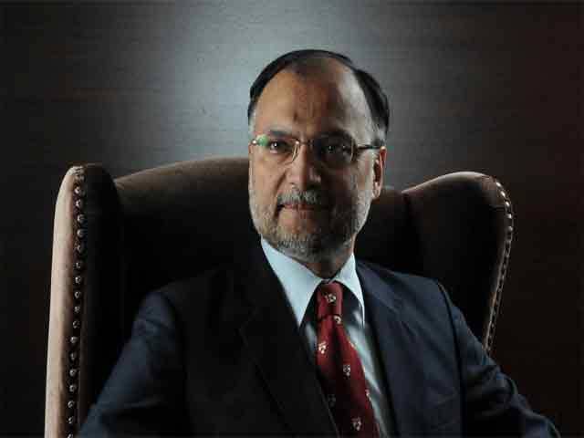 پاکستان میں جمہوری نظام کو مختلف حربوں سے ہٹایا گیا، احسن اقبال