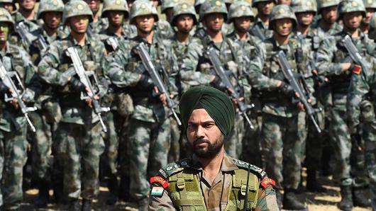 بھارت اور چین کے ممکنہ فوجی تصادم نے دنیا بھر کے دفاعی ماہرین کو پریشان کر دیا