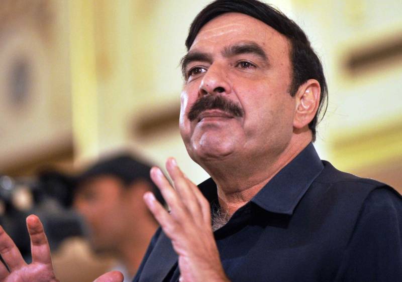 نواز شریف کیس لڑنے کی بجائے راہ فرار اختیار کر رہے ہیں، شیخ رشید