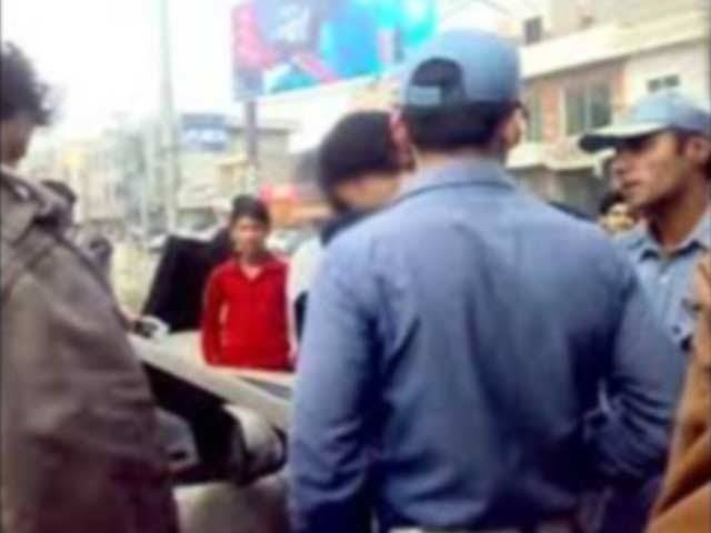 لاہور میں ٹریفک وارڈن فرض کی ادائیگی کے دوران گاڑی کی ٹکر سے جاں بحق 