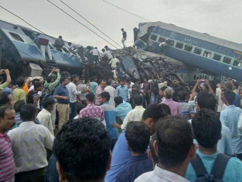 بھارت میں خوفناک ٹرین حادثہ ، درجنوں ہلاکتیں اور سینکڑوں زخمی 