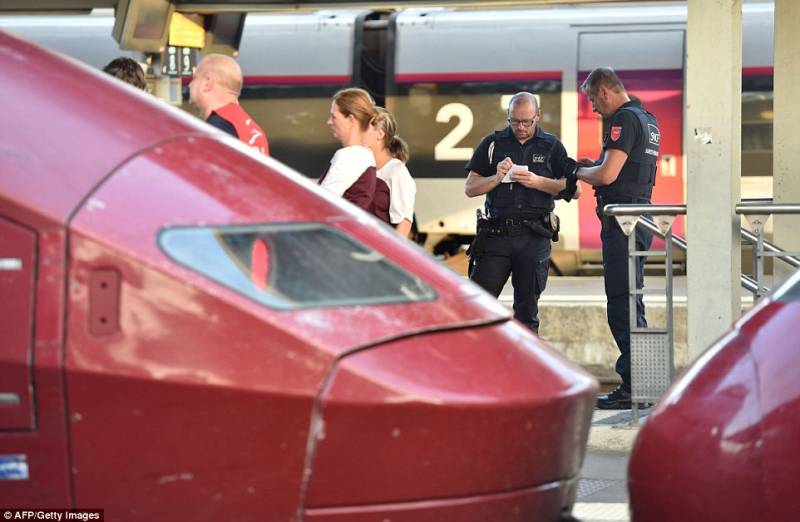 فرانس میں حملہ آوروں کی ٹرین پر فائرنگ