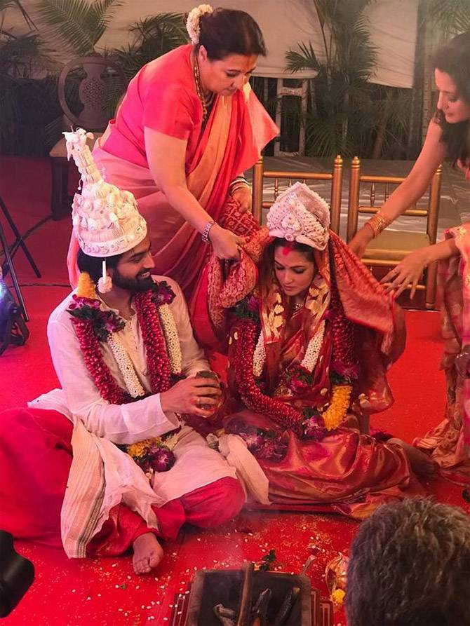 بالی ووڈ اداکارہ ریا سین کی شادی کی تصاویر منظر عام پر آگئیں
